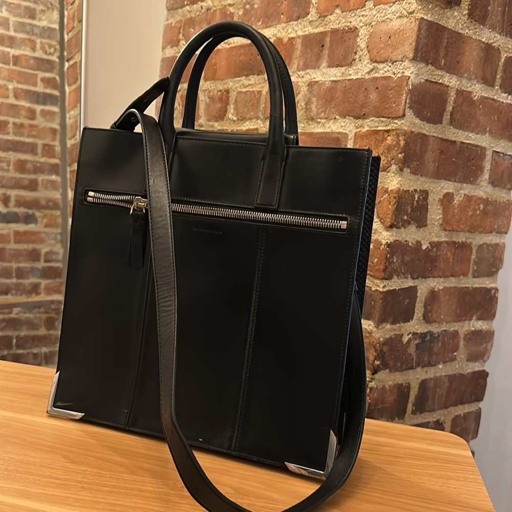 Chic Black Structured Handbag - Picture 6 of 8